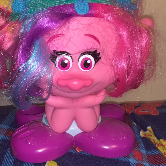 2016 Dreamworks Trolls Poppy Color Hair Styling Head - Picture 2 of 5